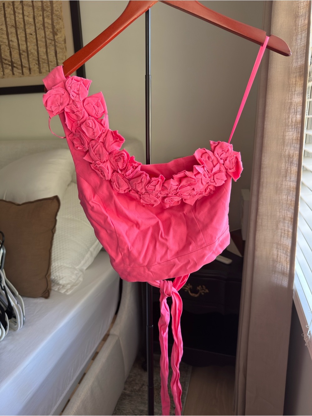 DO+BE Hot Pink Floral-Appliqué one shoulder crop